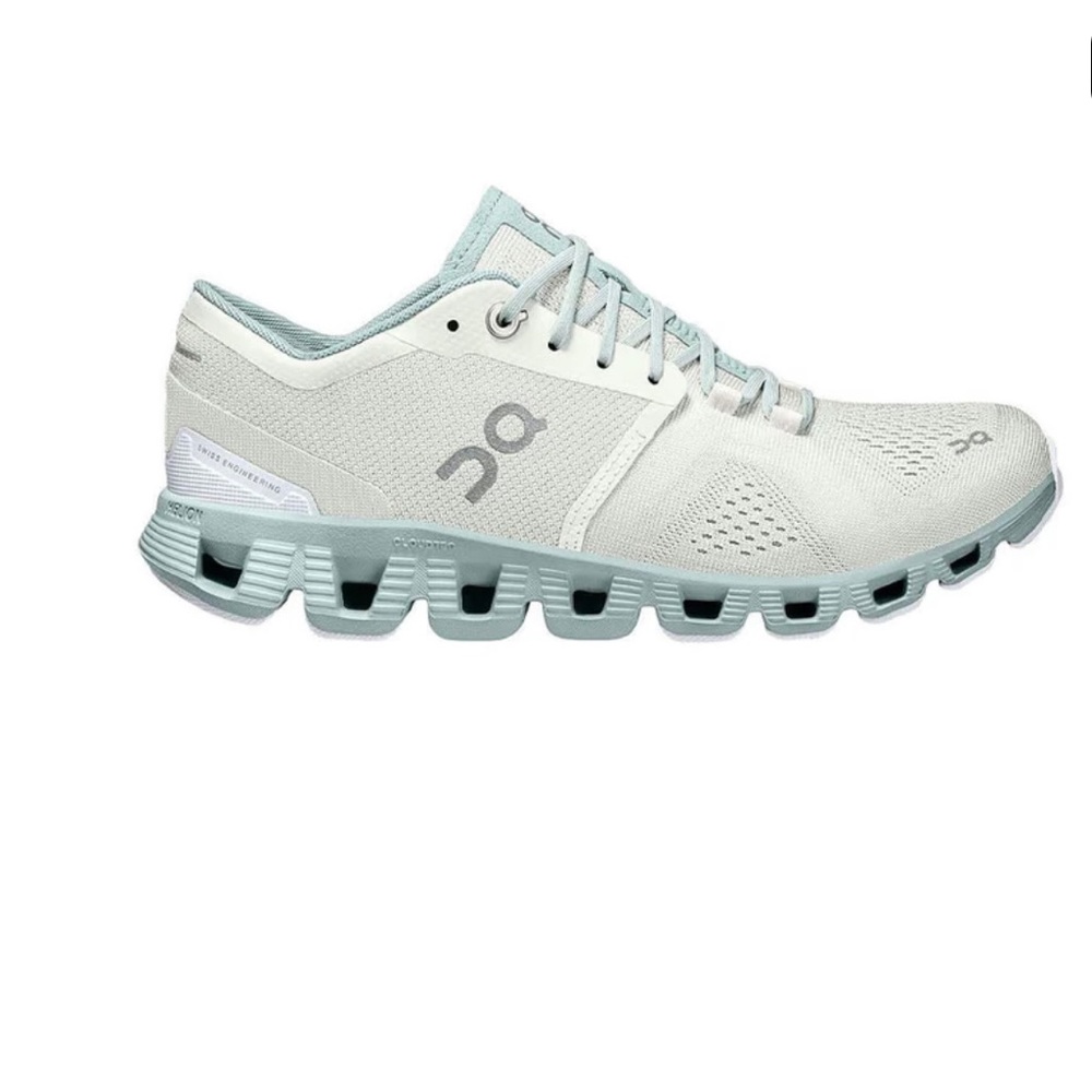 On Cloud Women’s Cloud X in Aloe. GUC size 8